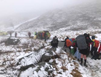 Colti dalla bufera di neve 15 boy scout: salvi, ma 3 finiscono in ospedale (video-foto)