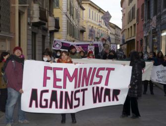Femministe per la pace in piazza a Reggio