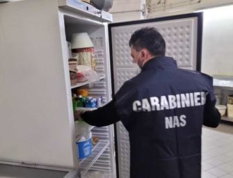 Carenze igienico-sanitarie e prodotti scaduti: chiusi due ristoranti in Emilia, sanzioni per 9.000 euro