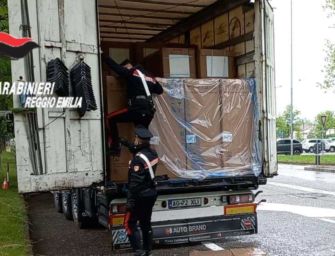 Guastalla. Il camion entra in azienda, escono 6 clandestini dal rimorchio