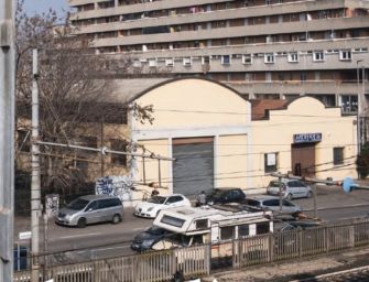 A Modena “Quel palazzo che vedi dal ponte”, storia di un padre e un figlio e dell’edificio