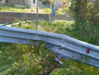 A Carpineti vandali in azione sulla strada provinciale Sp 64: divelti 20 metri di guardrail