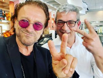 Bono a Bologna? La foto diventa virale: saluto social di Bonaccini e Lepore. Ma è un sosia