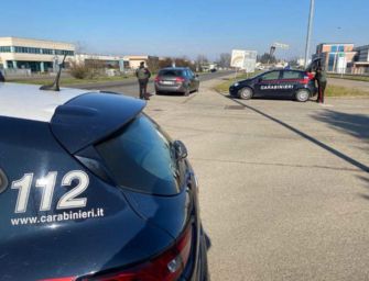 Casalgrande. Fermano un’Audi A3, trovano 2mila euro e la droga: arrestato un 30enne