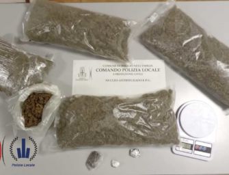Reggio. Nascondeva oltre 4 kg di marijuana nel divano, arrestato 44enne
