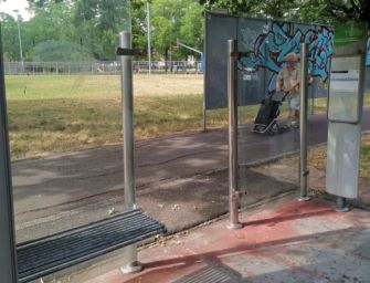 Reggio, ripristinata dopo il vandalismo l’agibilità della fermata dell’autobus in via F.lli Rosselli