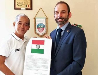 Premiato Phan, vietnamita sordo-muto che si batte per una Reggio più pulita