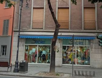 Reggio. Due alberi completamente secchi saranno abbattuti in corso Garibaldi e viale Allegri