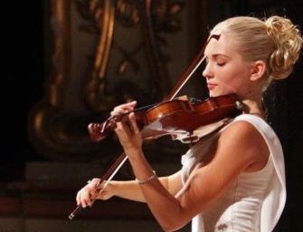 L’orchestra di musiciste ucraine a Modena con la violinista Anastasiya Petryshak