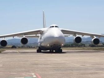 Aeroporto. In pista a Rimini il gigante dei cieli Antonov 124