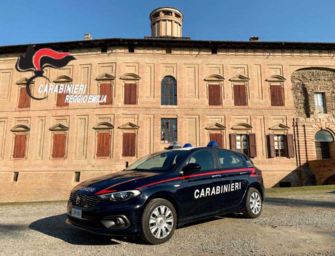 Cartone con 10 kg di droga rinvenuto dai carabinieri a Chiozza di Scandiano