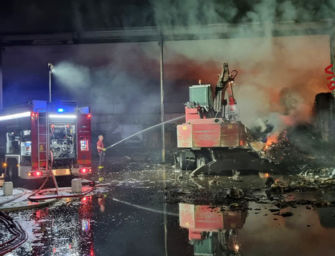 Modena, incendio in un’area della discarica di via Caruso: vigili del fuoco al lavoro tutta la notte per spegnere le fiamme