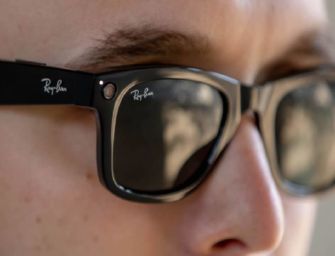 Ray-Ban Stories occhiale a comando vocale