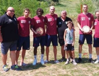 In ritiro a Toano, anche i calciatori della Reggiana lanciano il Ruzzolone
