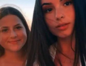 Sorelle travolte dal treno, commozione e folla a Castenaso per l’addio ad Alessia e Giulia