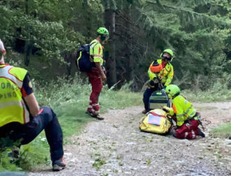 Cade in mountain bike al lago del Brasimone: traumi multipli, finisce in ospedale in codice 2