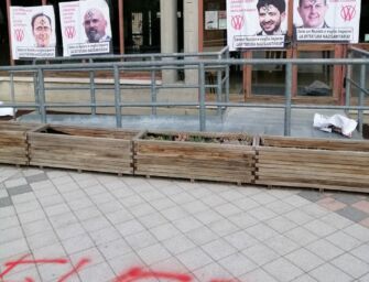 Reggio. Imbrattata la scuola Calvino, sede di seggio. Il sindaco: inaccettabile, sarà ripulita