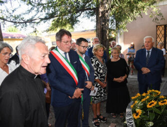 Una cesta di girasoli per Luciano Pavarotti a 15 anni dalla scomparsa