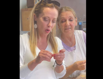 Meloni: lezione di tortellini a Bologna