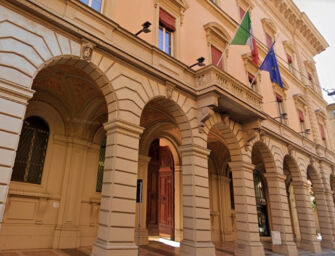Busta sospetta inviata a un giudice del tribunale di Bologna: conteneva una lettera e una polverina bianca