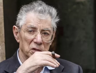 È morto Umberto Bossi, il Senatùr che inventò la Padania