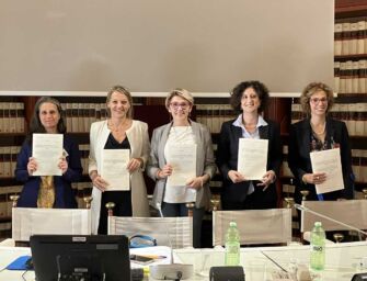 Minori tolti alle famiglie. Cavandoli (Lega): zone d’ombra non solo a Bibbiano, il sistema va riformato