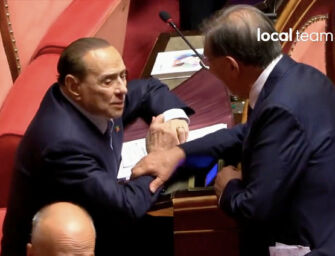 [VIDEO] Il “vaffa” di Berlusconi a La Russa in aula