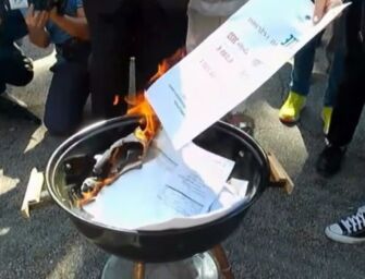 La protesta delle bollette monta