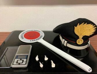 Scandiano. Costringe la madre ad accompagnarlo a spacciare, arrestato un 26enne