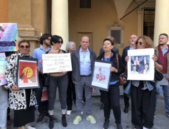 A Reggio la manifestazione per le donne iraniane (FOTO)