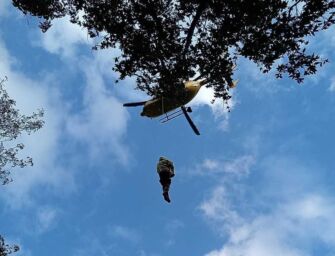 Corniglio. Cacciatore vola nella scarpata, lo recupera l’elicottero con il verricello
