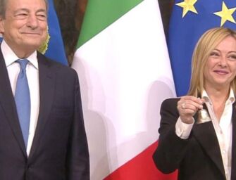 Governo, la premier si insedia a palazzo Chigi
