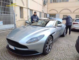 Gdf Reggio: truffa da 1mln di euro ed evasione, sequestrate 4 auto di lusso e due indagati (foto)