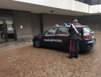 Suona alla caserma dei carabinieri di San Martino in Rio: “Sono evaso”, arrestato 31enne