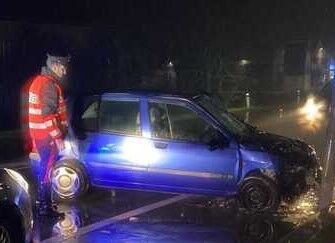 Novellara. Auto esce di strada e si schianta contro un palo: muore donna di 83 anni