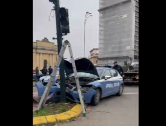 Reggio. San Pietro: volante si schianta contro il palo di un semaforo che colpisce un pedone