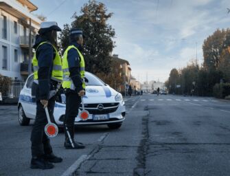 Velocar ai semafori di Modena: in meno di un mese 700 le violazioni