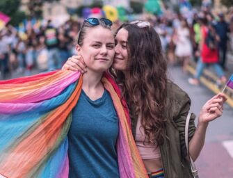 Reggio, Comune per Pride e famiglie gay
