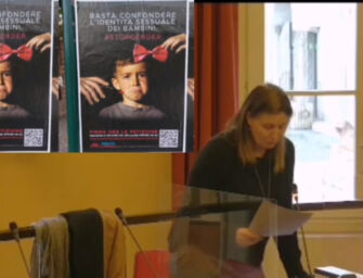 Manifesti Stop gender, il Comune di Modena: “Sono regolari, nessuna discriminazione”