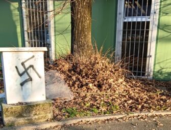 Reggio. Ancora imbrattata via Cecati