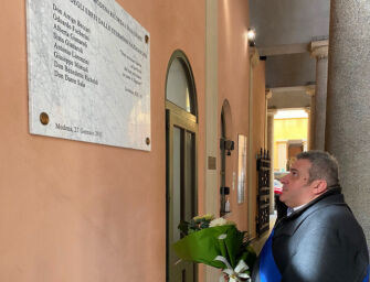 Modena, il neo-presidente della Provincia Braglia depone fiori ai Giusti tra le nazioni: “Esempio per tutti”