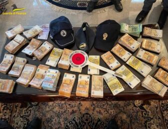 Reggio. Zona stazione: trovati 200mila euro in contanti, scoperto opificio di abiti contraffatti
