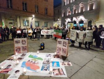 Parma, comunità iraniana scende in piazza e ringrazia per il supporto (foto)