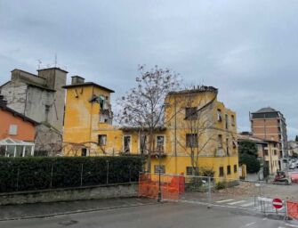 Cavriago. Partita la demolizione del Mulino Avanzi, interrotta via Repubblica