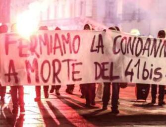 Cospito, corteo degli anarchici a Bologna: imbrattati i muri