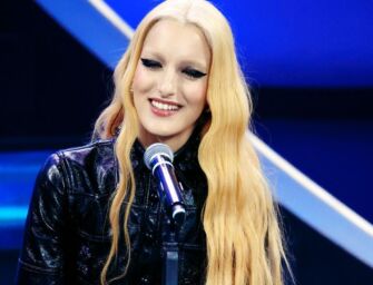 Sanremo, Levante intona Bella Ciao e fa un in bocca al lupo alla Schlein per le primarie Pd