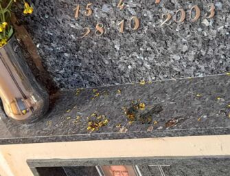 Reggio. La segnalazione: incuria e sporcizia al cimitero di San Bartolomeo