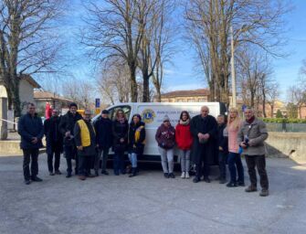Lions Club Regium Lepidi dona un nuovo furgone a don Giuseppe Dossetti