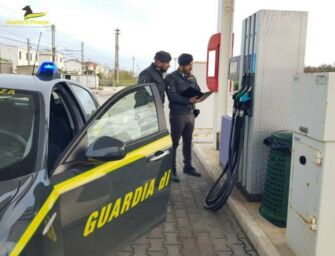 Benzina cala: sotto 1,86 euro al litro