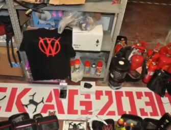 Scritte no vax : 7 indagati a Bologna per associazione a delinquere